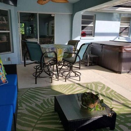Steve And Cori'S Tropical King Suite 2 North Port Exterior photo